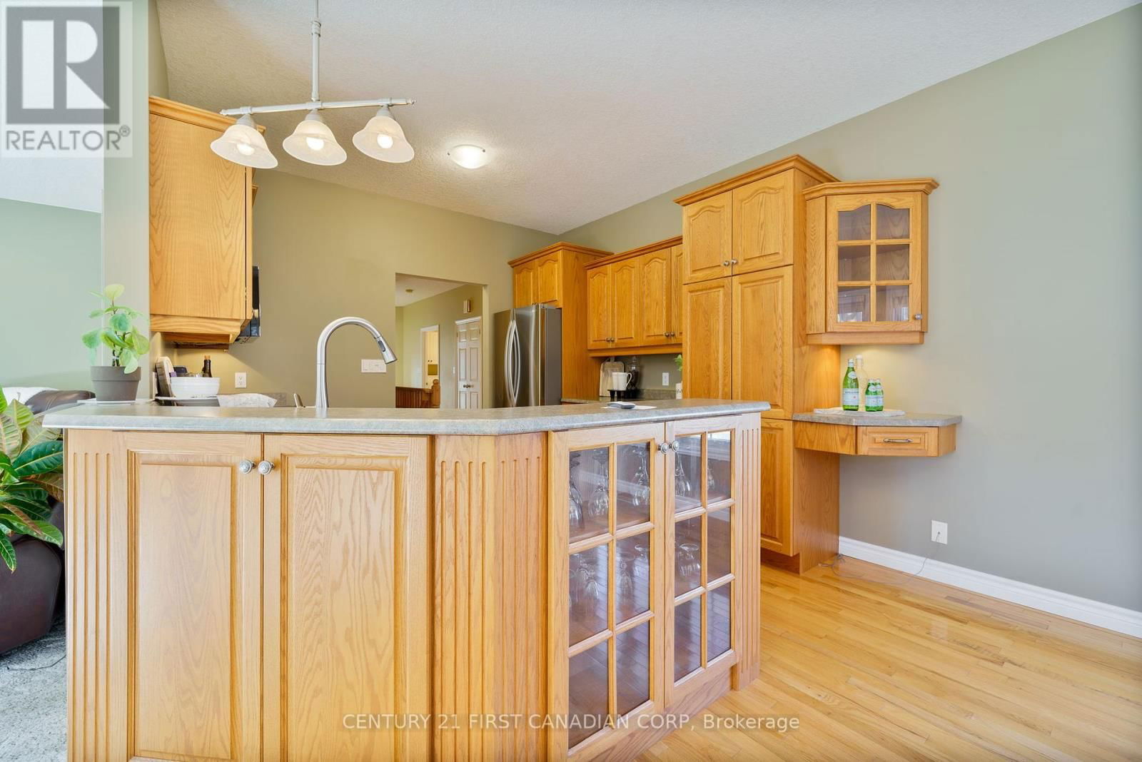 487 PETERSEN AVENUE Image 10