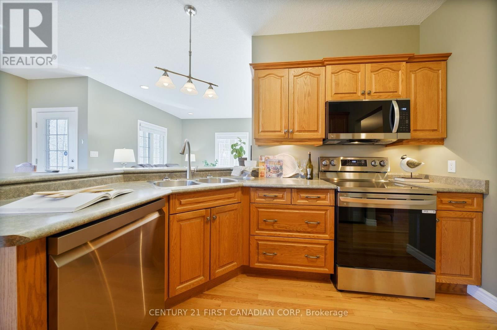 487 PETERSEN AVENUE Image 13