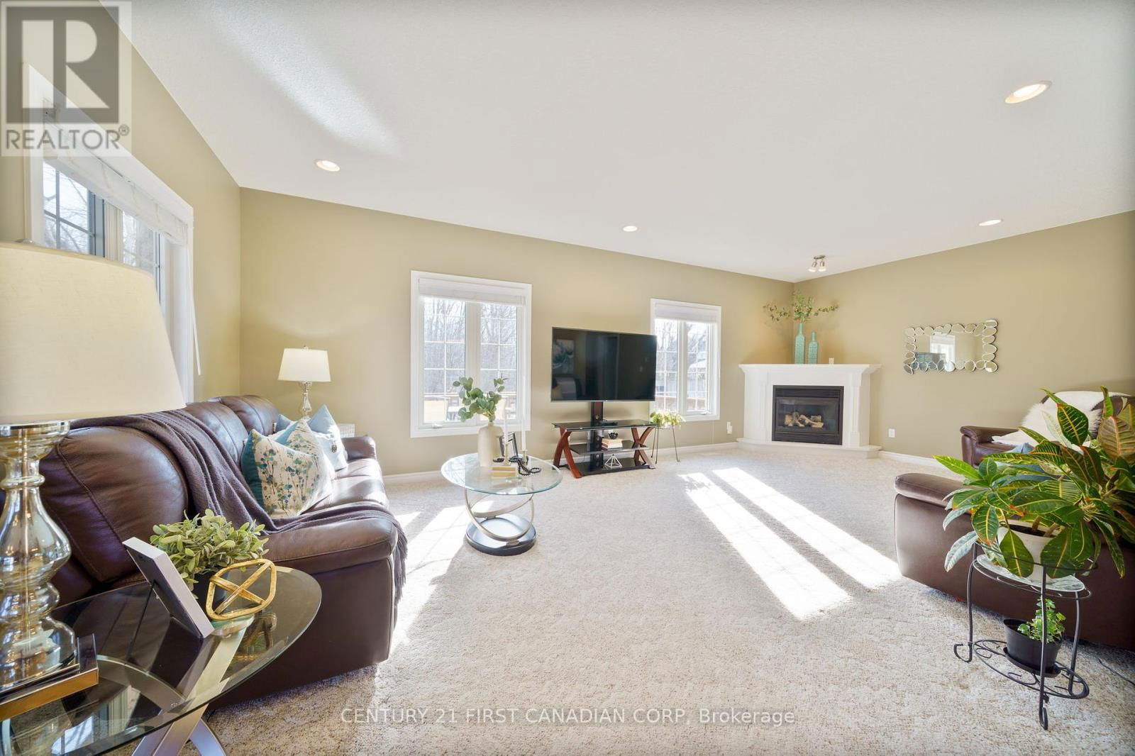 487 PETERSEN AVENUE Image 14