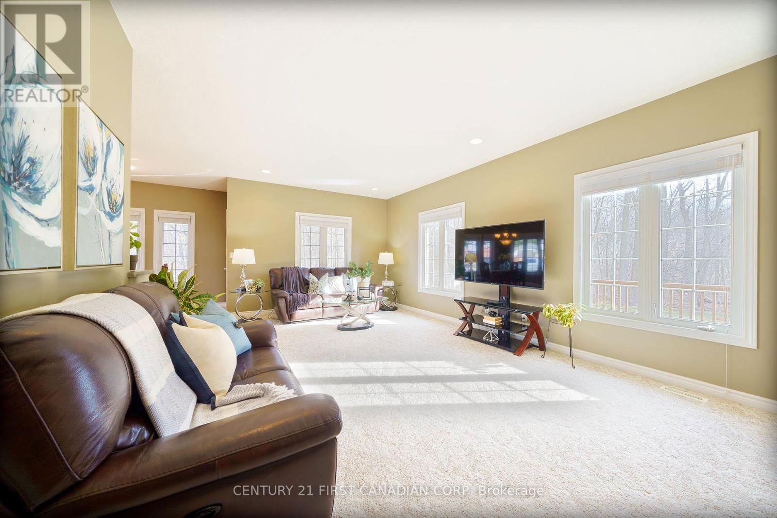 487 PETERSEN AVENUE Image 15