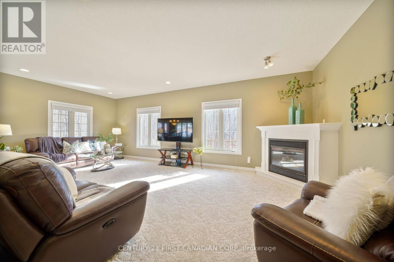 487 PETERSEN AVENUE Image 16
