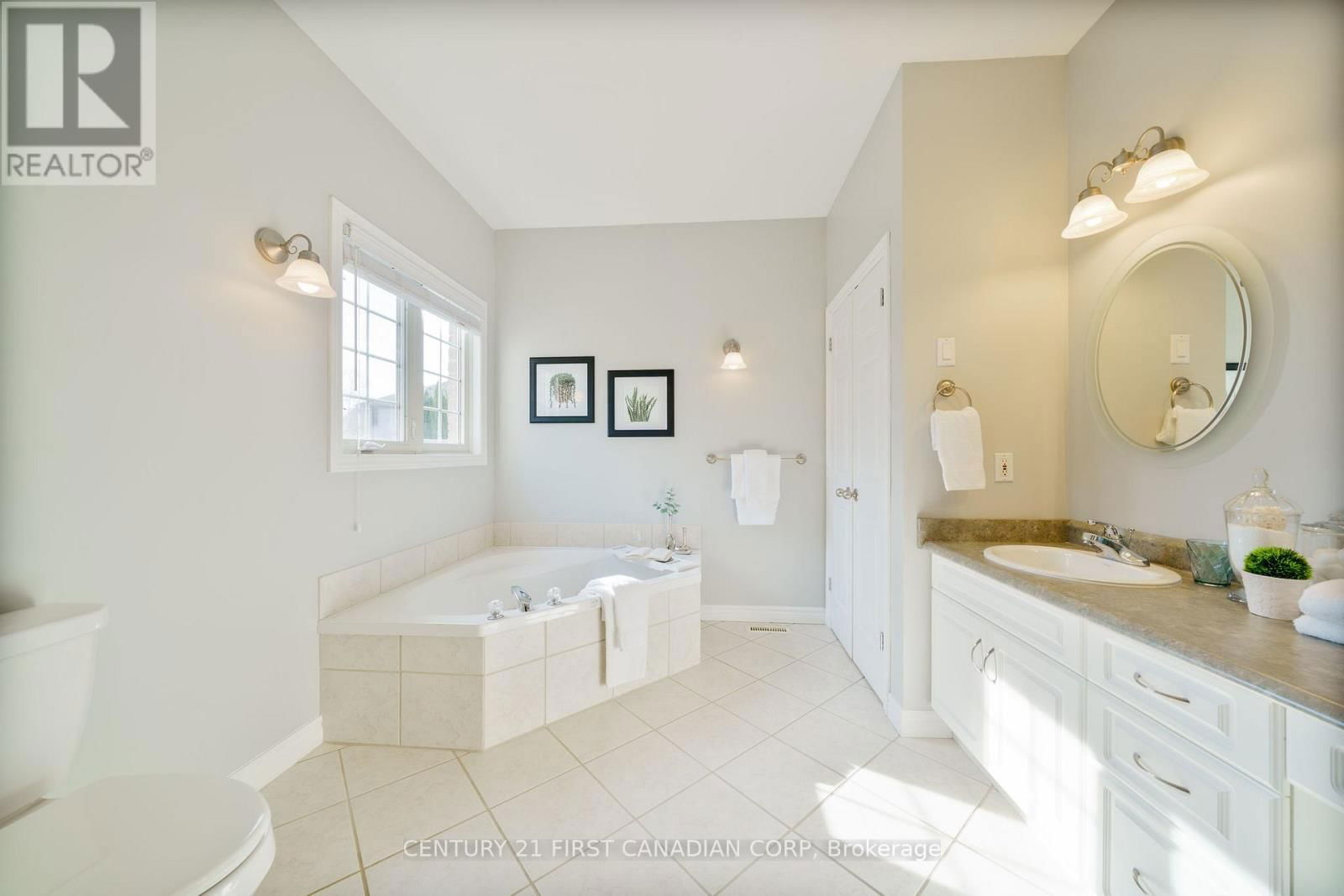 487 PETERSEN AVENUE Image 23