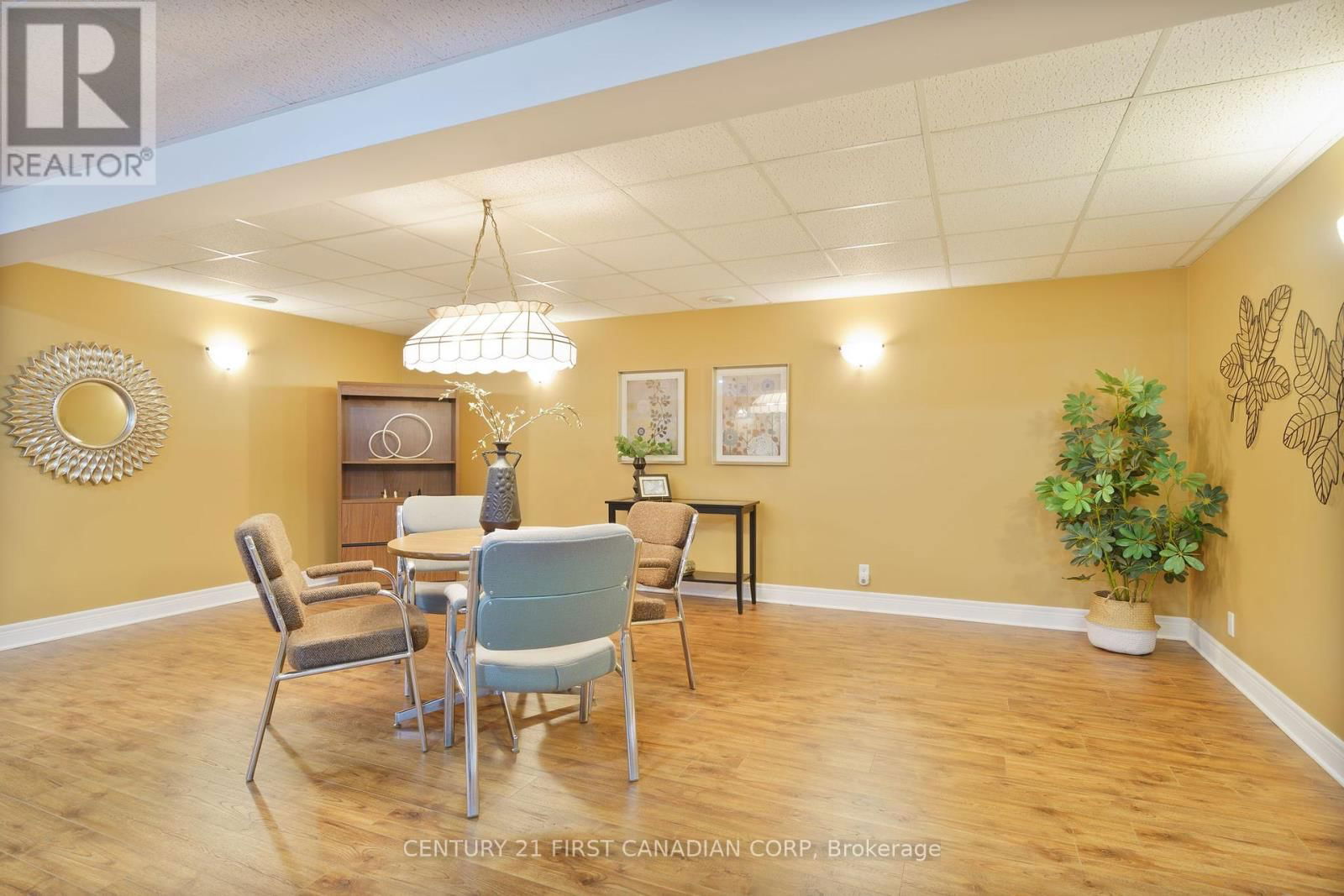 487 PETERSEN AVENUE Image 24