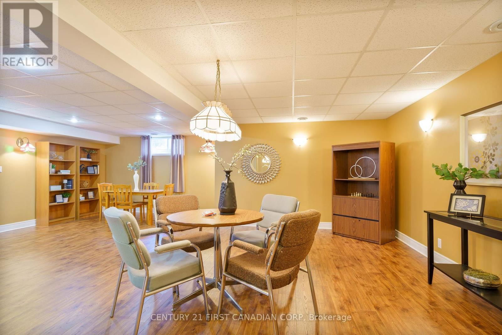 487 PETERSEN AVENUE Image 25