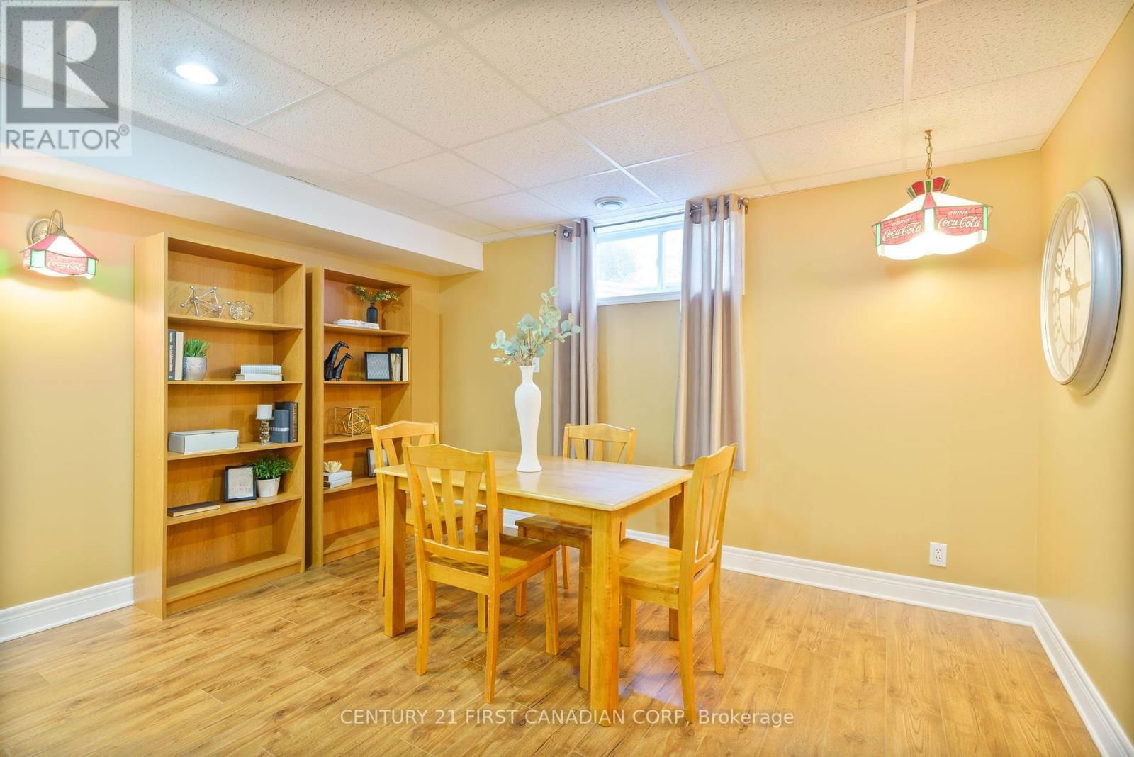487 PETERSEN AVENUE Image 26