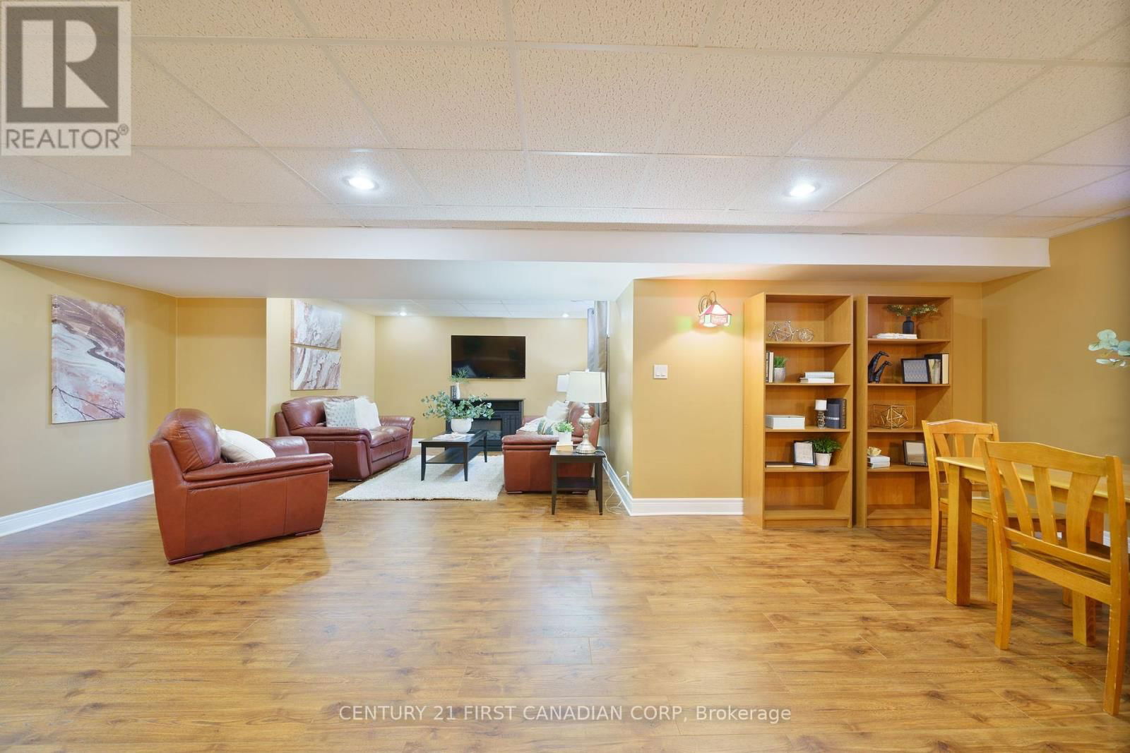 487 PETERSEN AVENUE Image 28