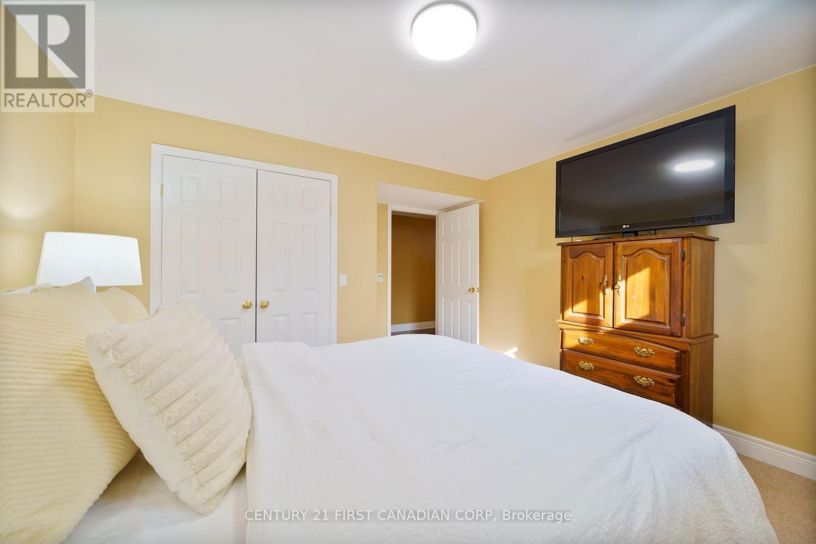 487 PETERSEN AVENUE Image 31