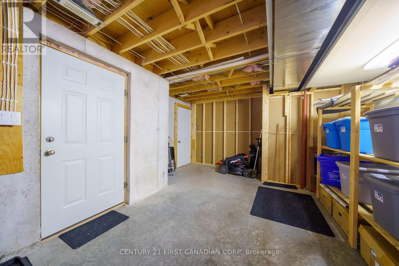 487 PETERSEN AVENUE Image 33