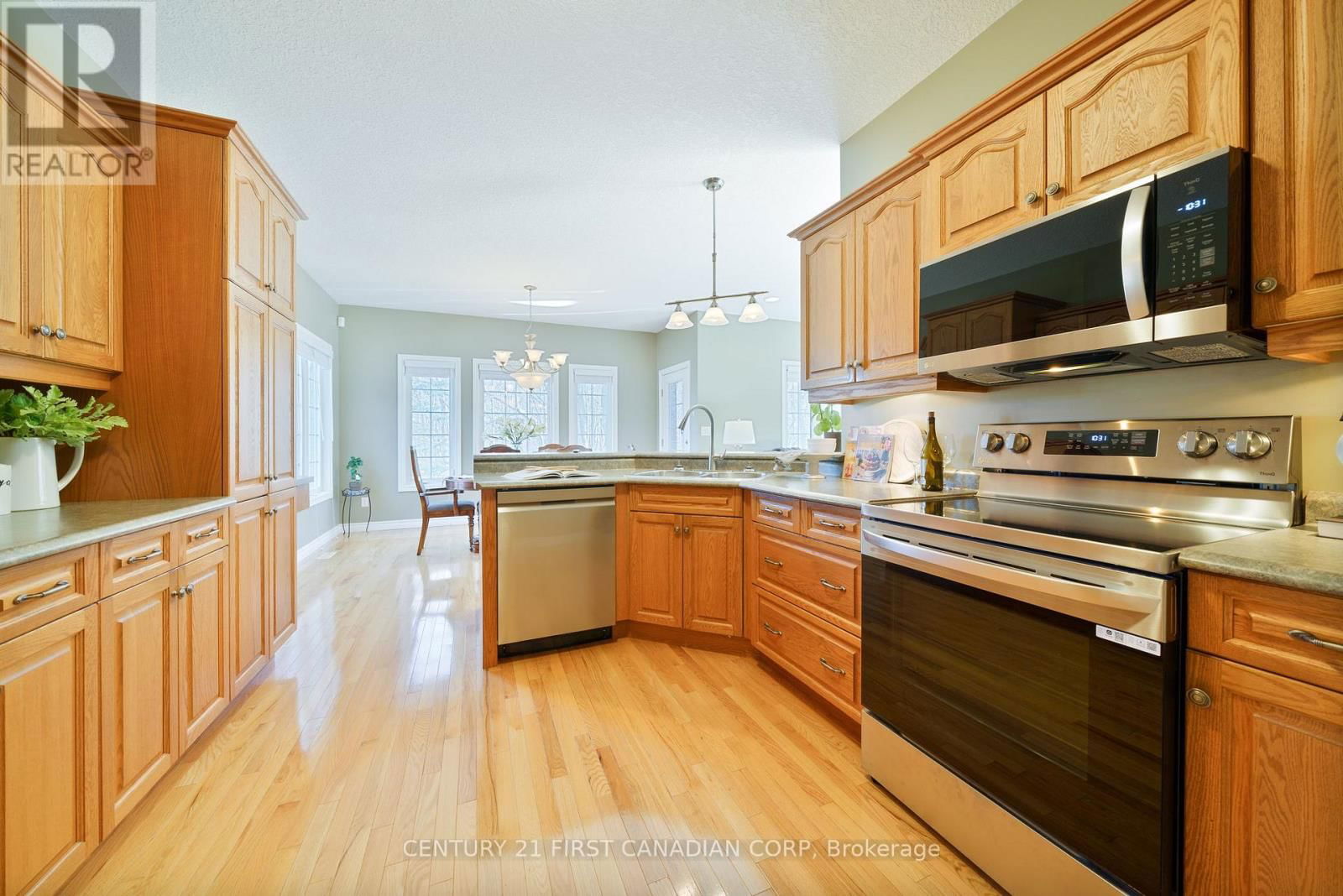 487 PETERSEN AVENUE Image 8