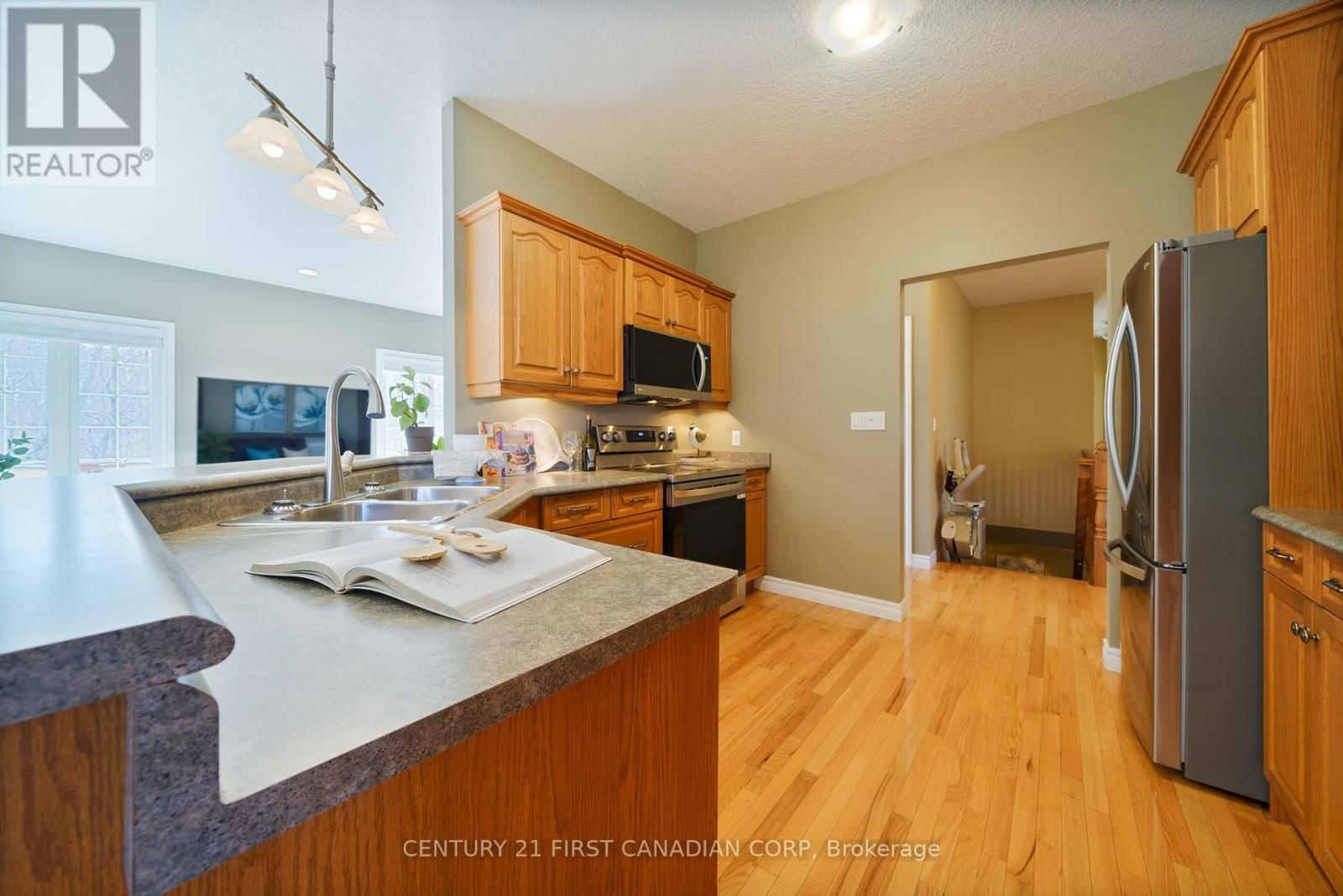 487 PETERSEN AVENUE Image 9