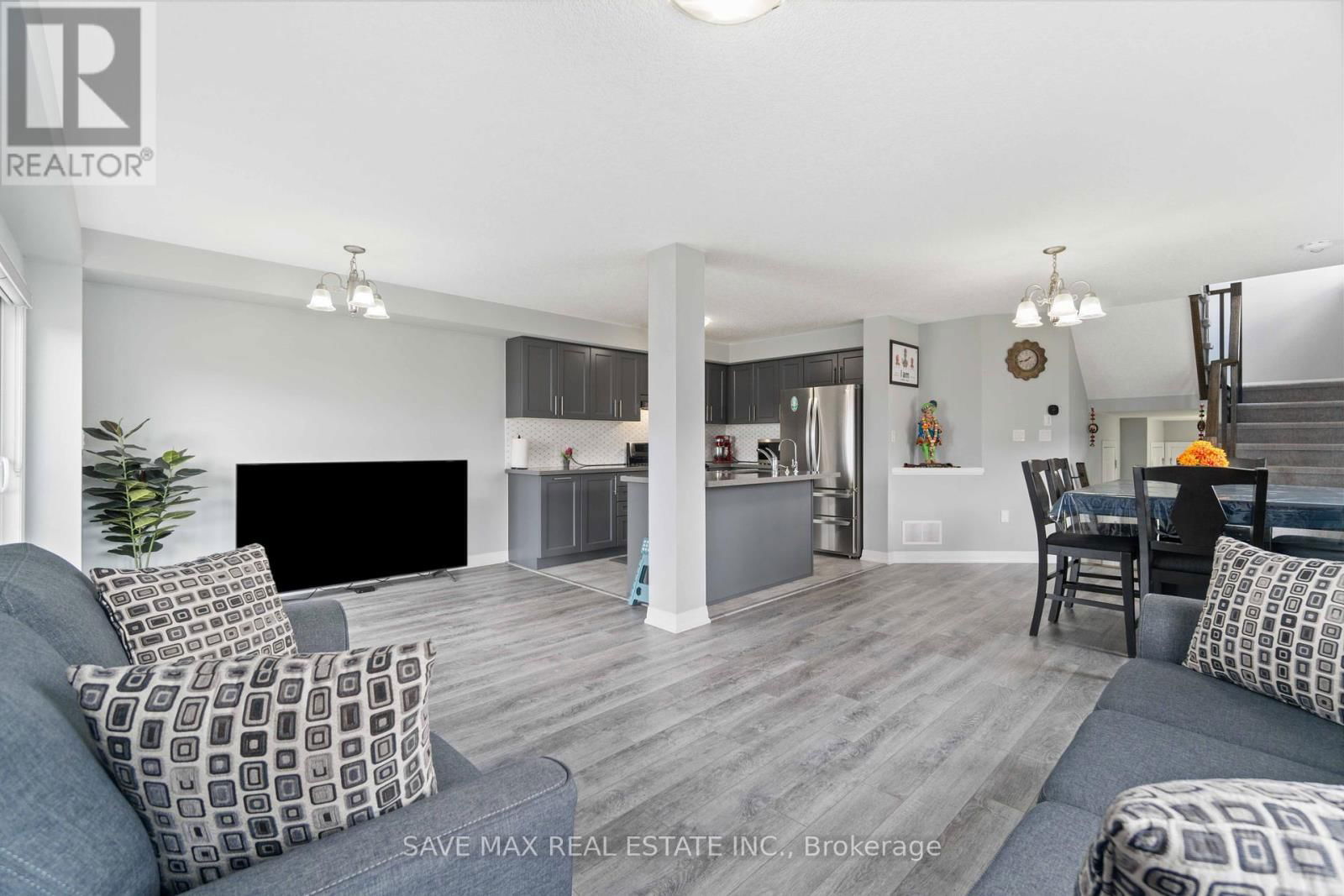 126 LAGUNA VILLAGE CRESCENT Image 12