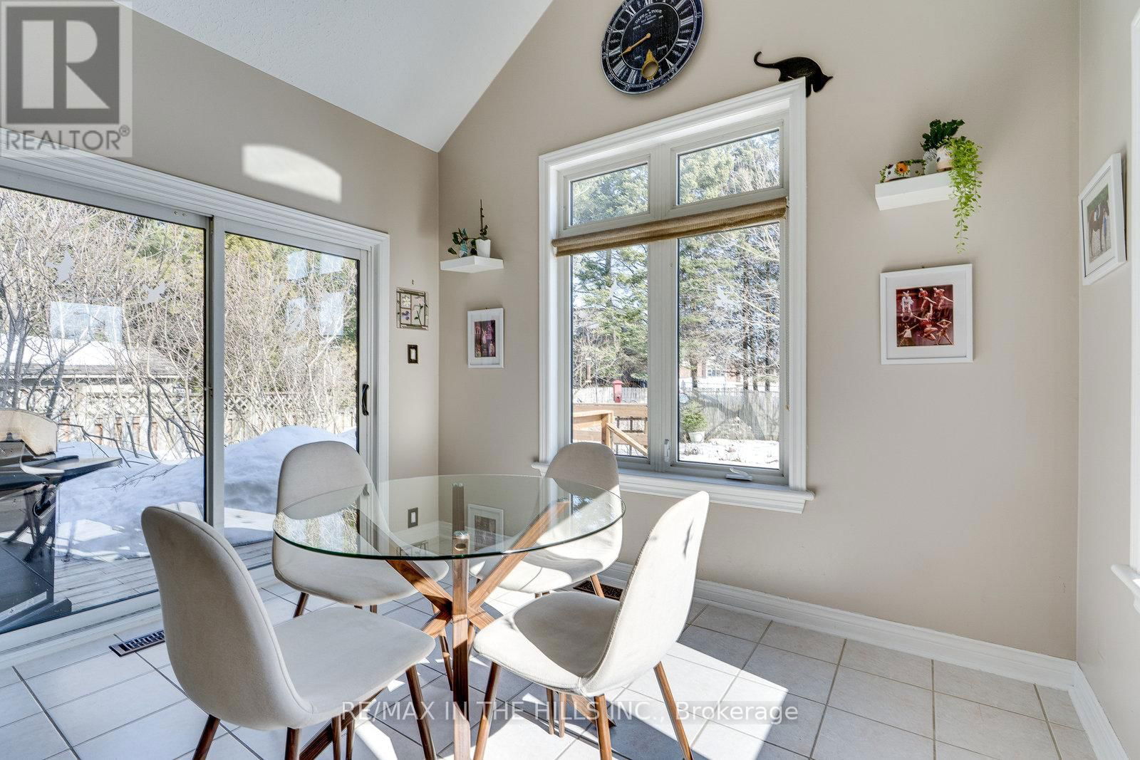 609 SIMON STREET Image 11