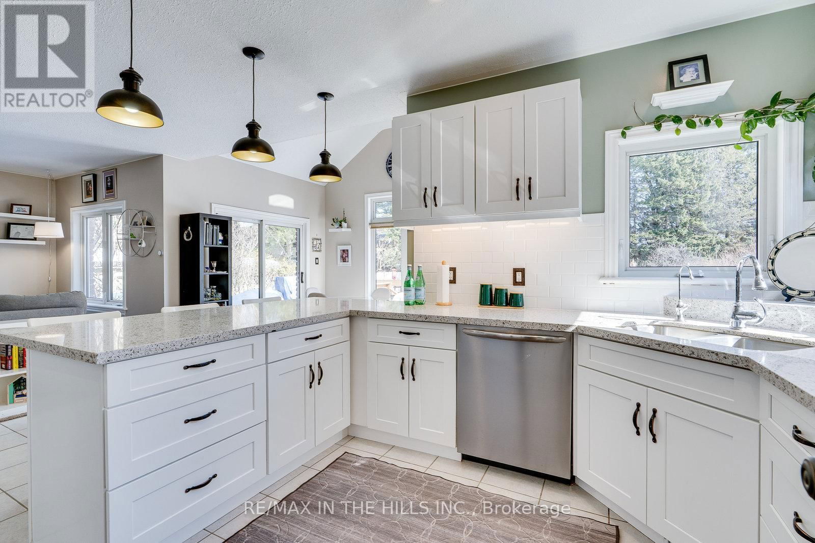609 SIMON STREET Image 16