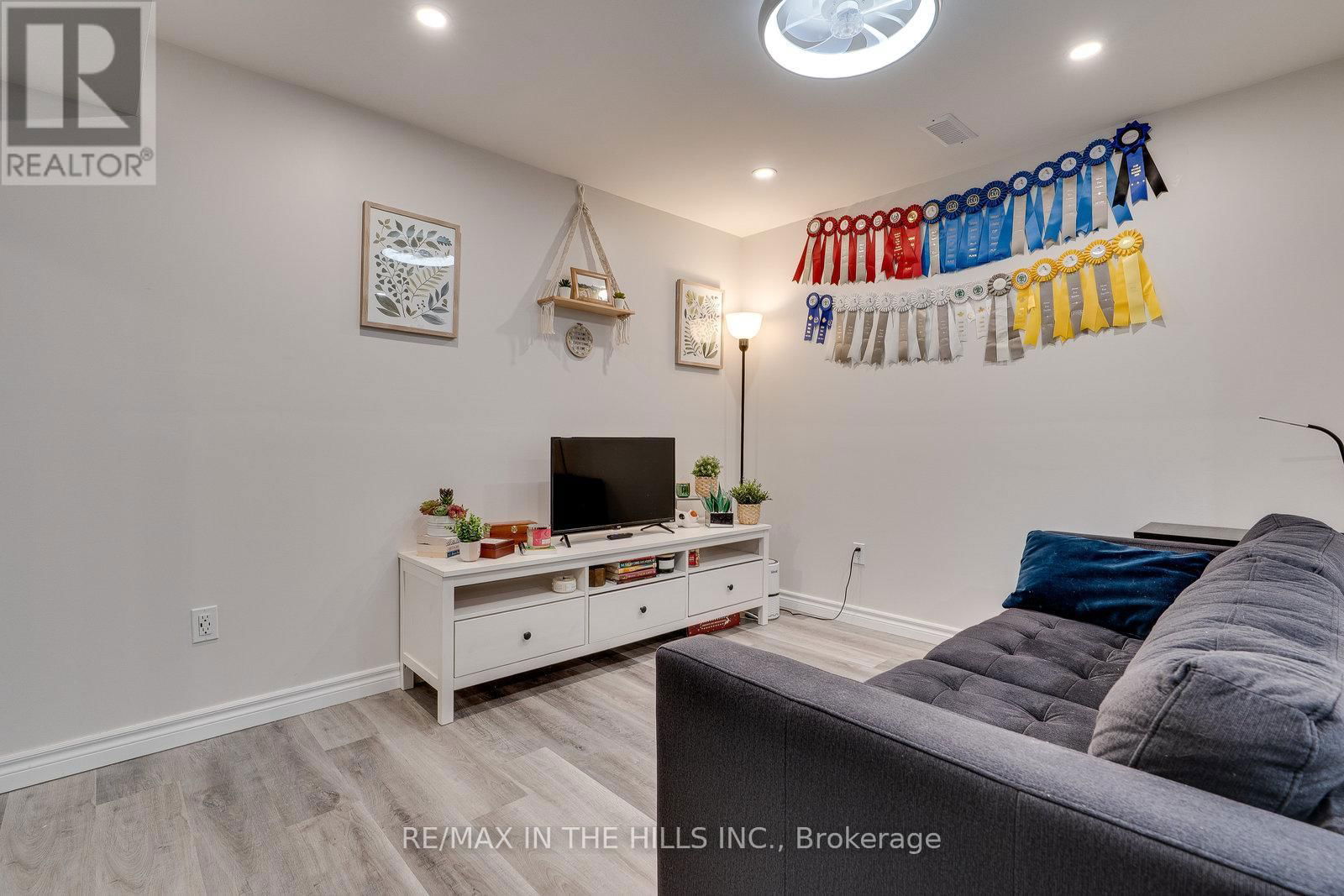 609 SIMON STREET Image 29