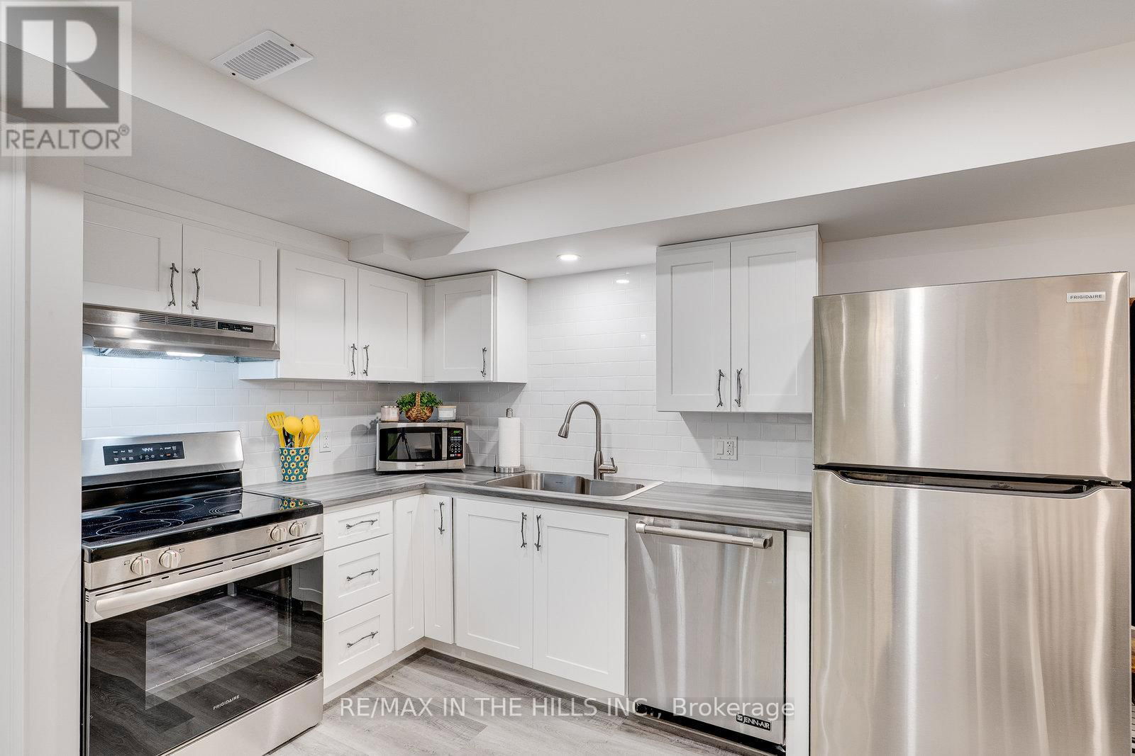 609 SIMON STREET Image 32