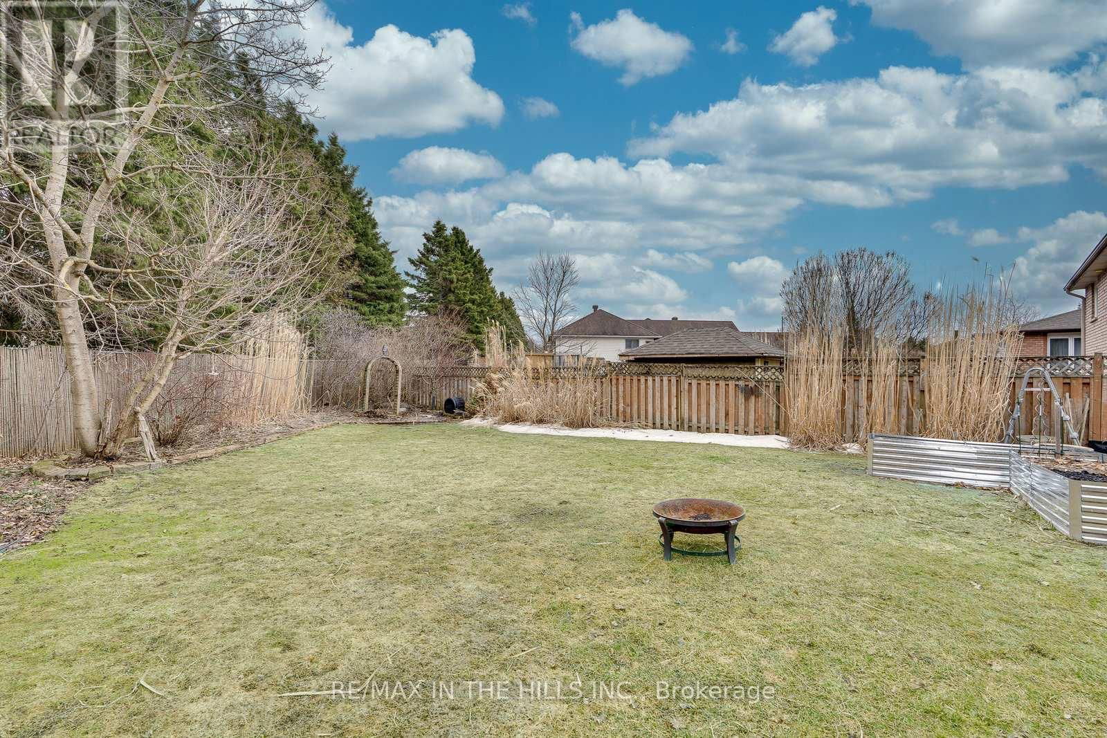609 SIMON STREET Image 43