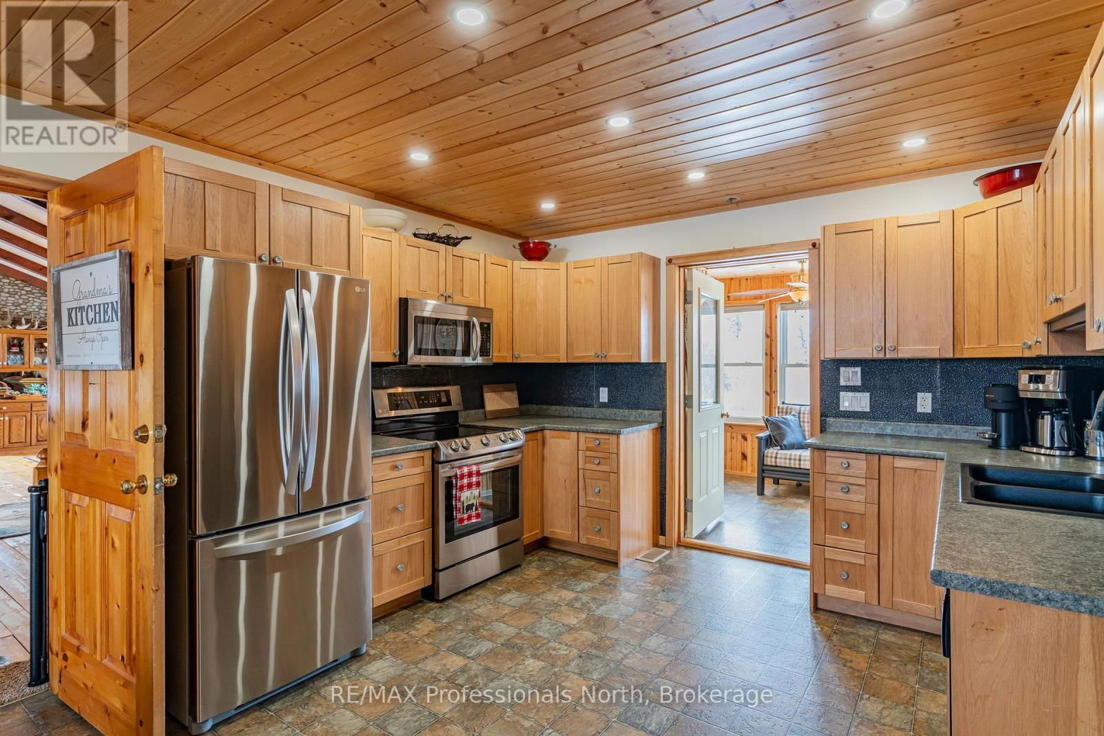 1141 KENNISIS LAKE ROAD Image 26