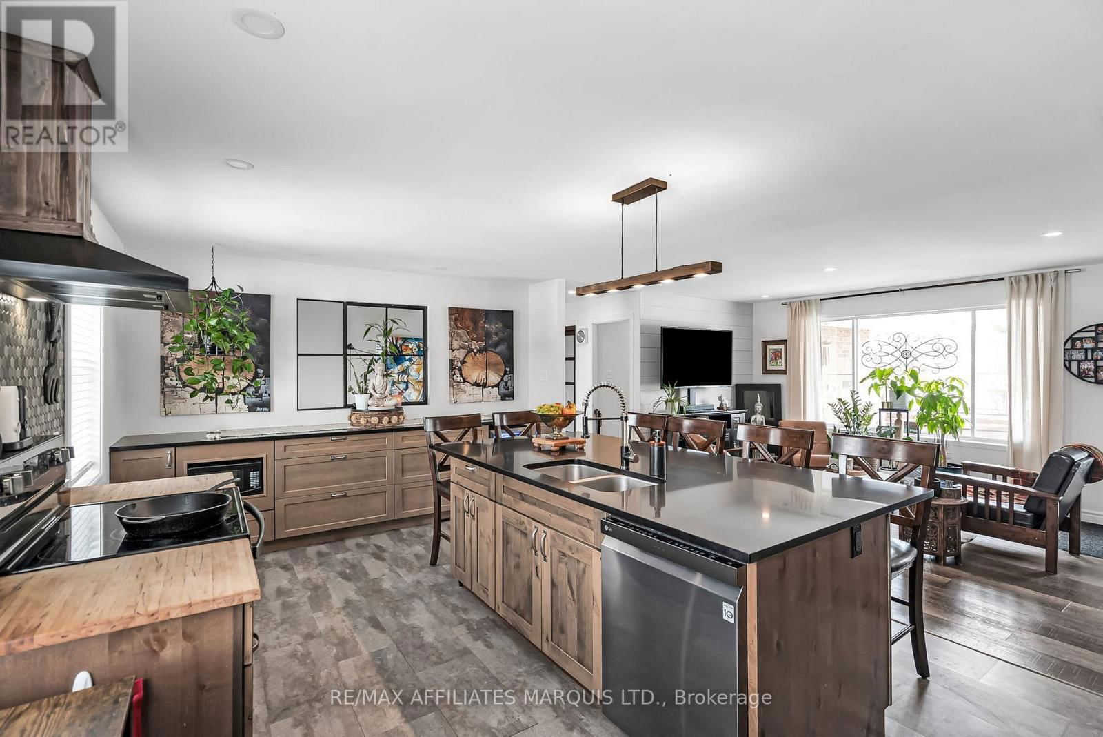 1949 BELVEDERE CRESCENT Image 11
