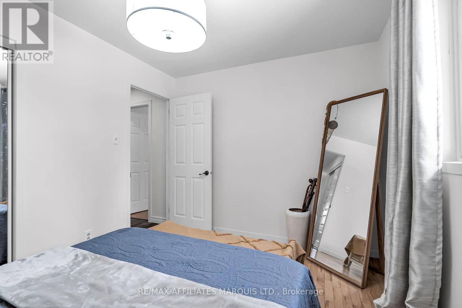 1949 BELVEDERE CRESCENT Image 22