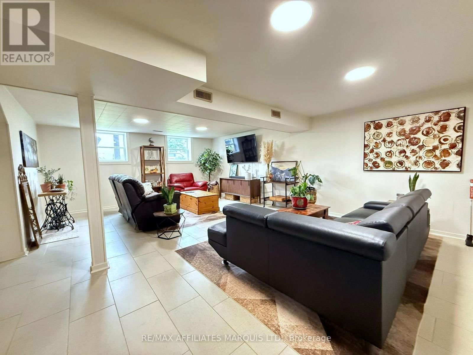 1949 BELVEDERE CRESCENT Image 26