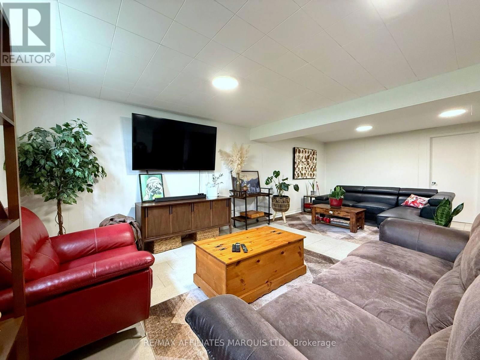 1949 BELVEDERE CRESCENT Image 28