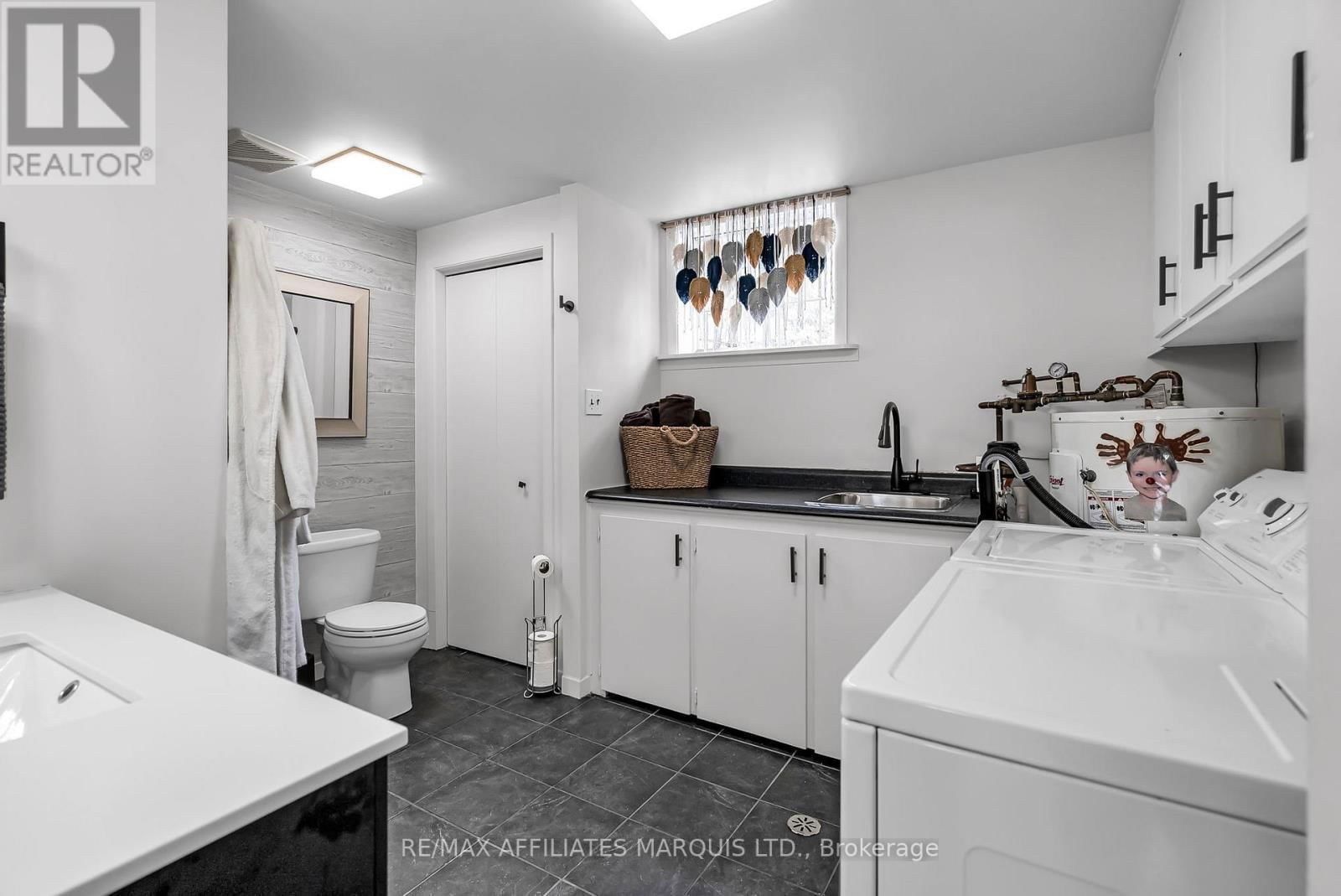 1949 BELVEDERE CRESCENT Image 33