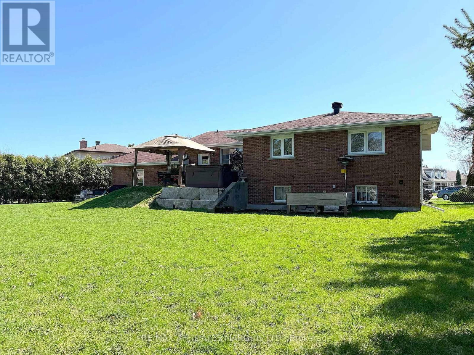 1949 BELVEDERE CRESCENT Image 40
