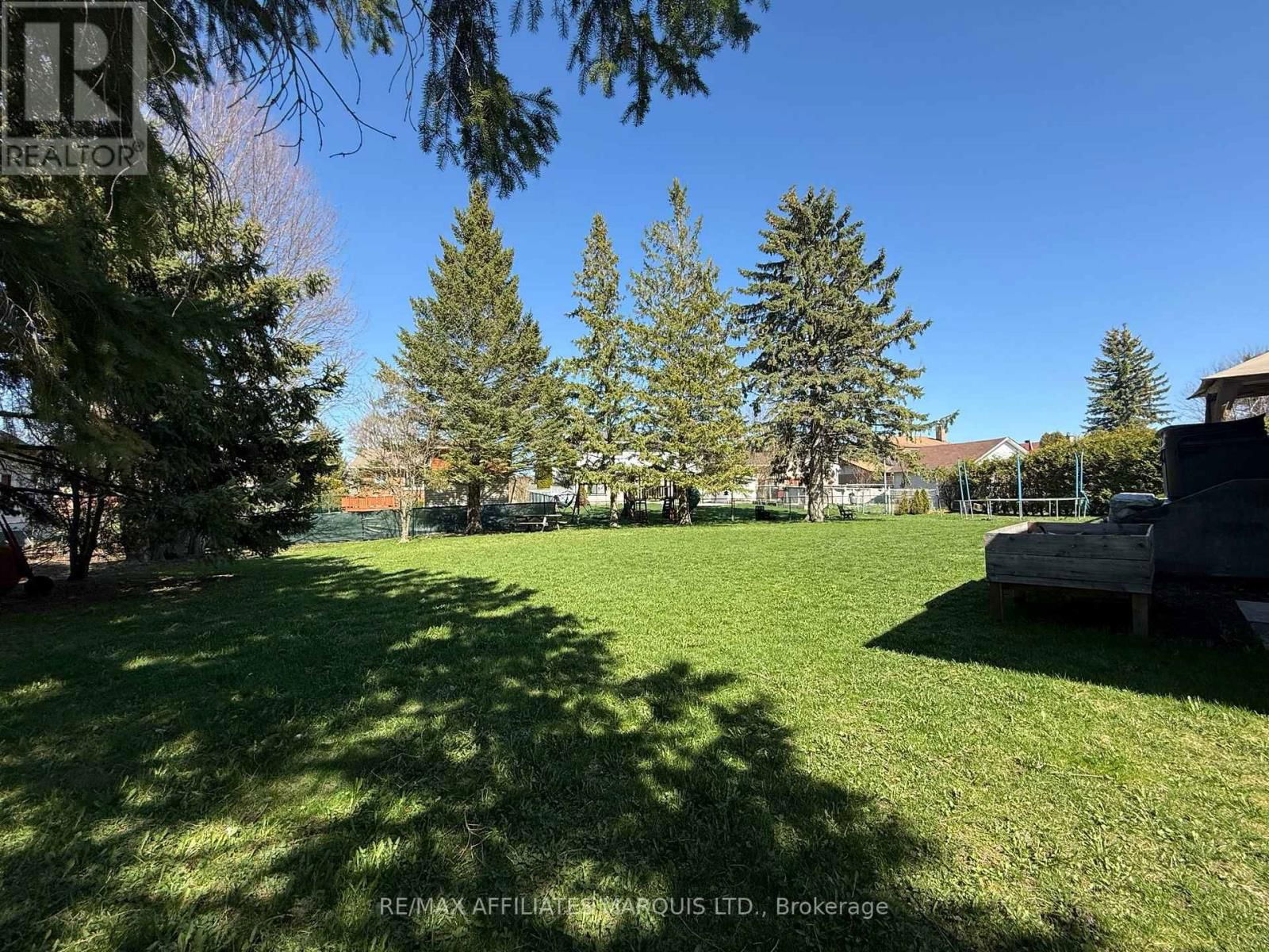 1949 BELVEDERE CRESCENT Image 41