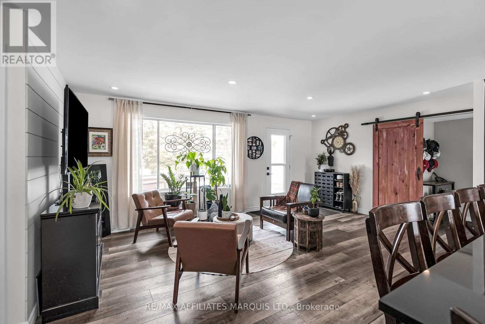 1949 BELVEDERE CRESCENT Image 5