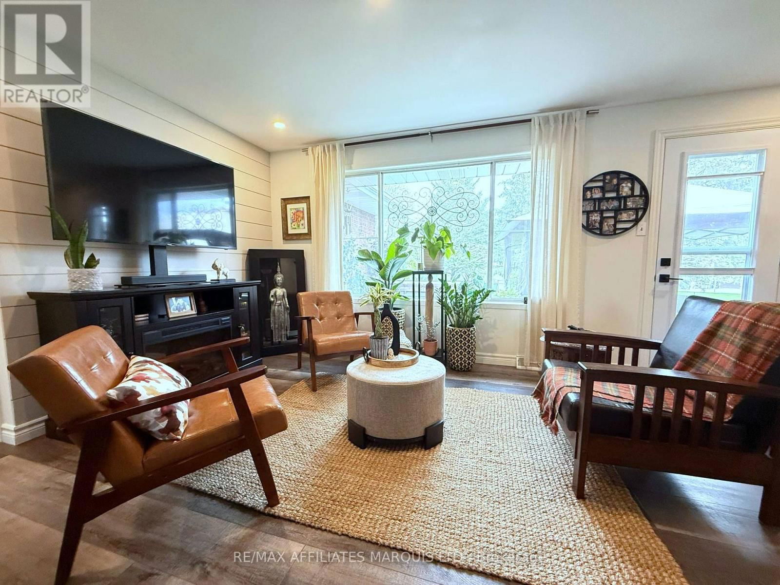 1949 BELVEDERE CRESCENT Image 6