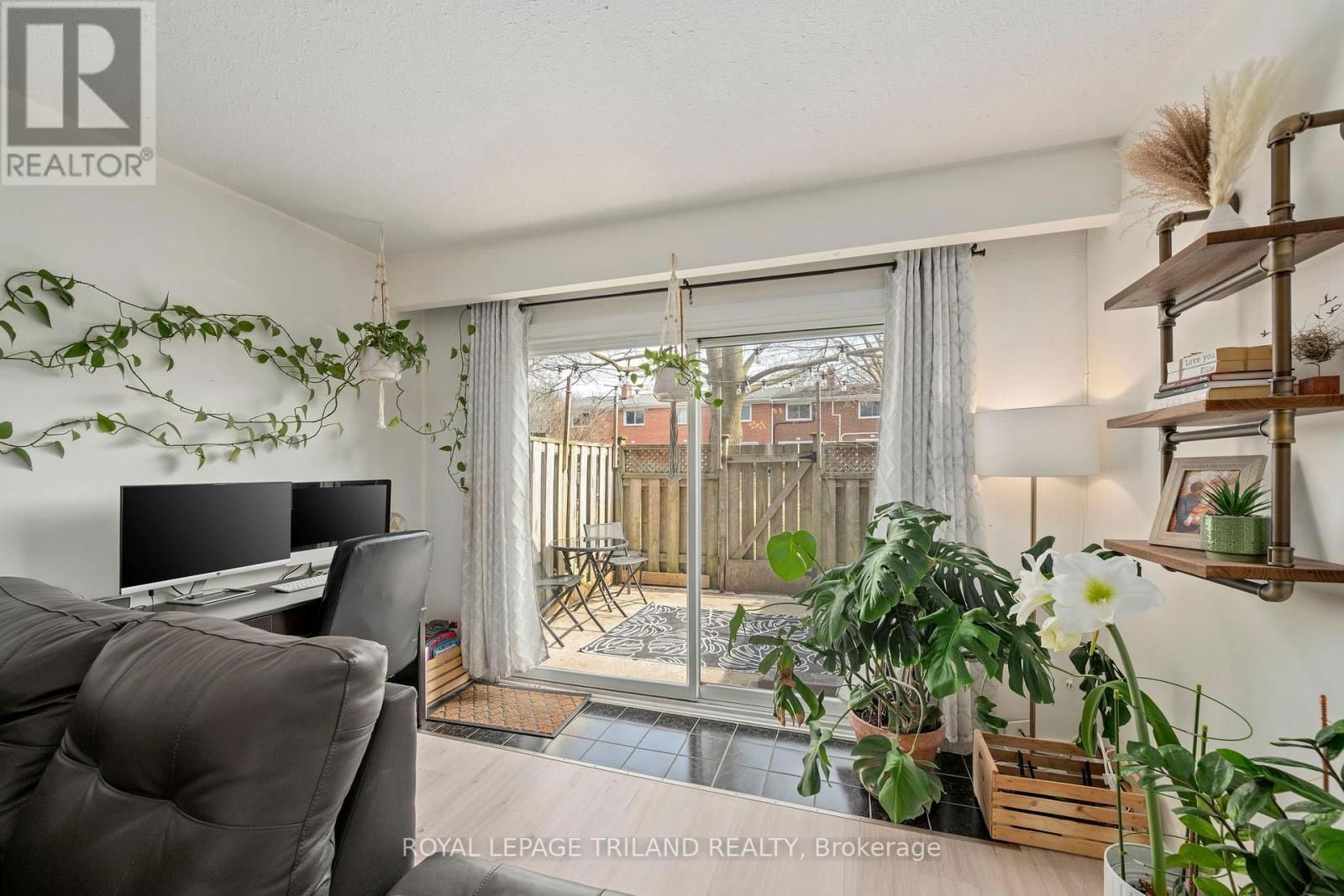 61 ARBOUR GLEN CRESCENT Image 1