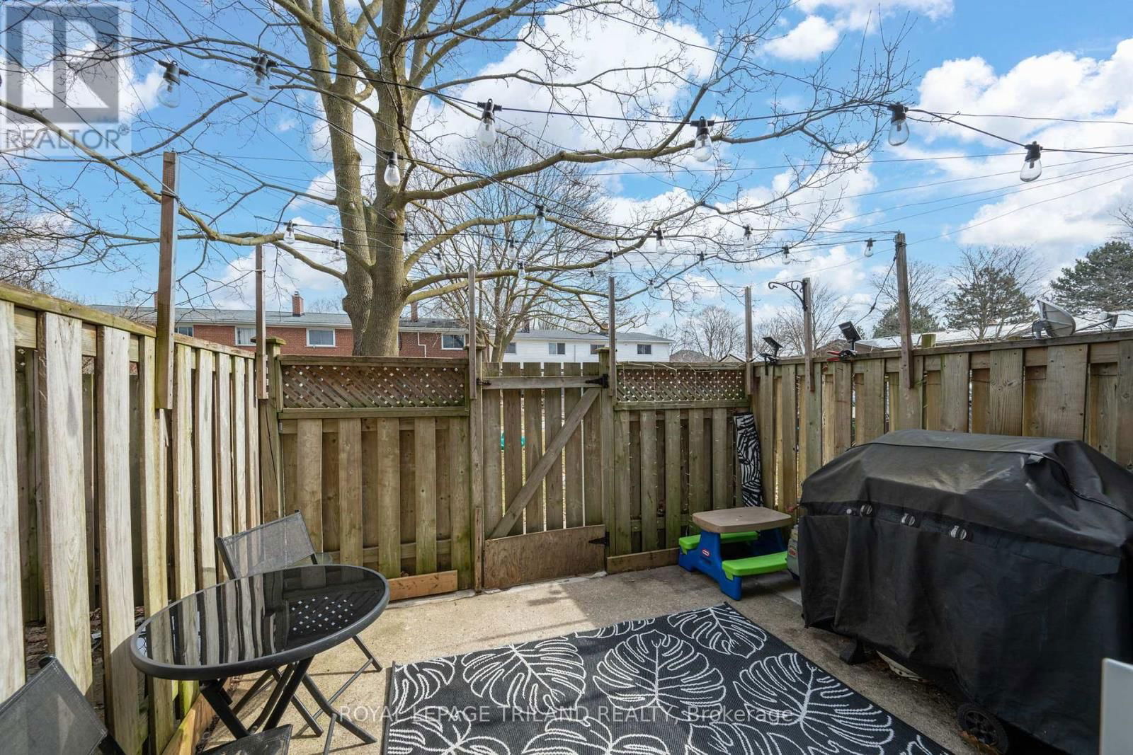 61 ARBOUR GLEN CRESCENT Image 24