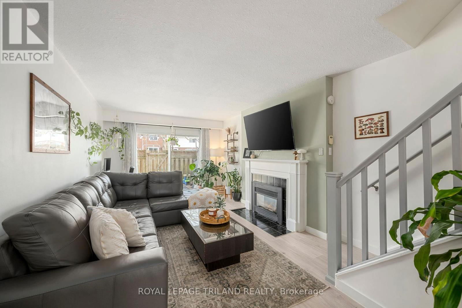 61 ARBOUR GLEN CRESCENT Image 3