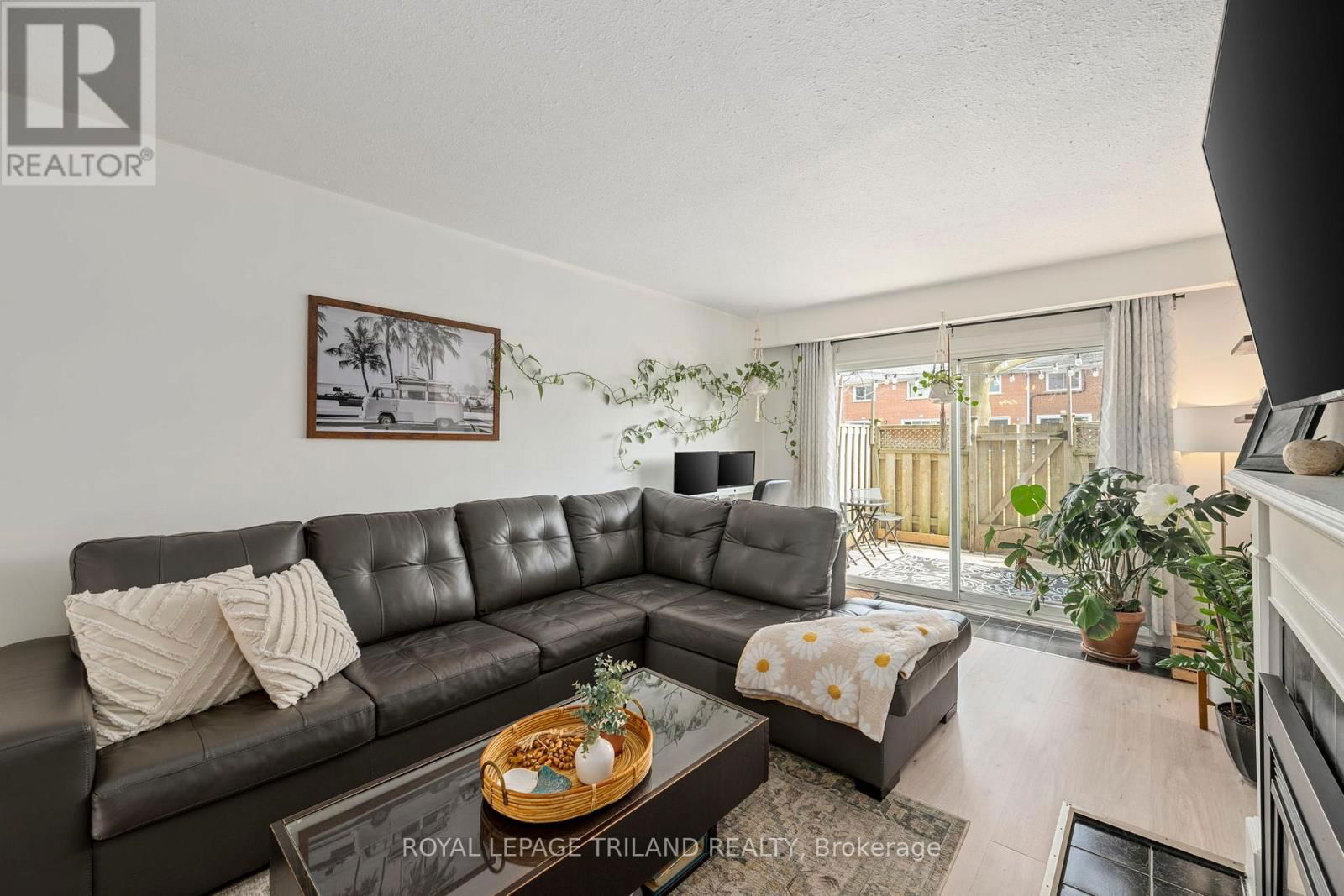 61 ARBOUR GLEN CRESCENT Image 4