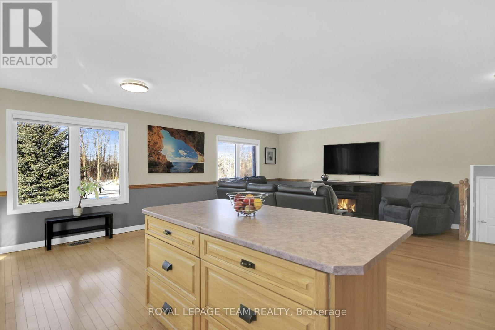 955 MACPHERSON ROAD Image 11