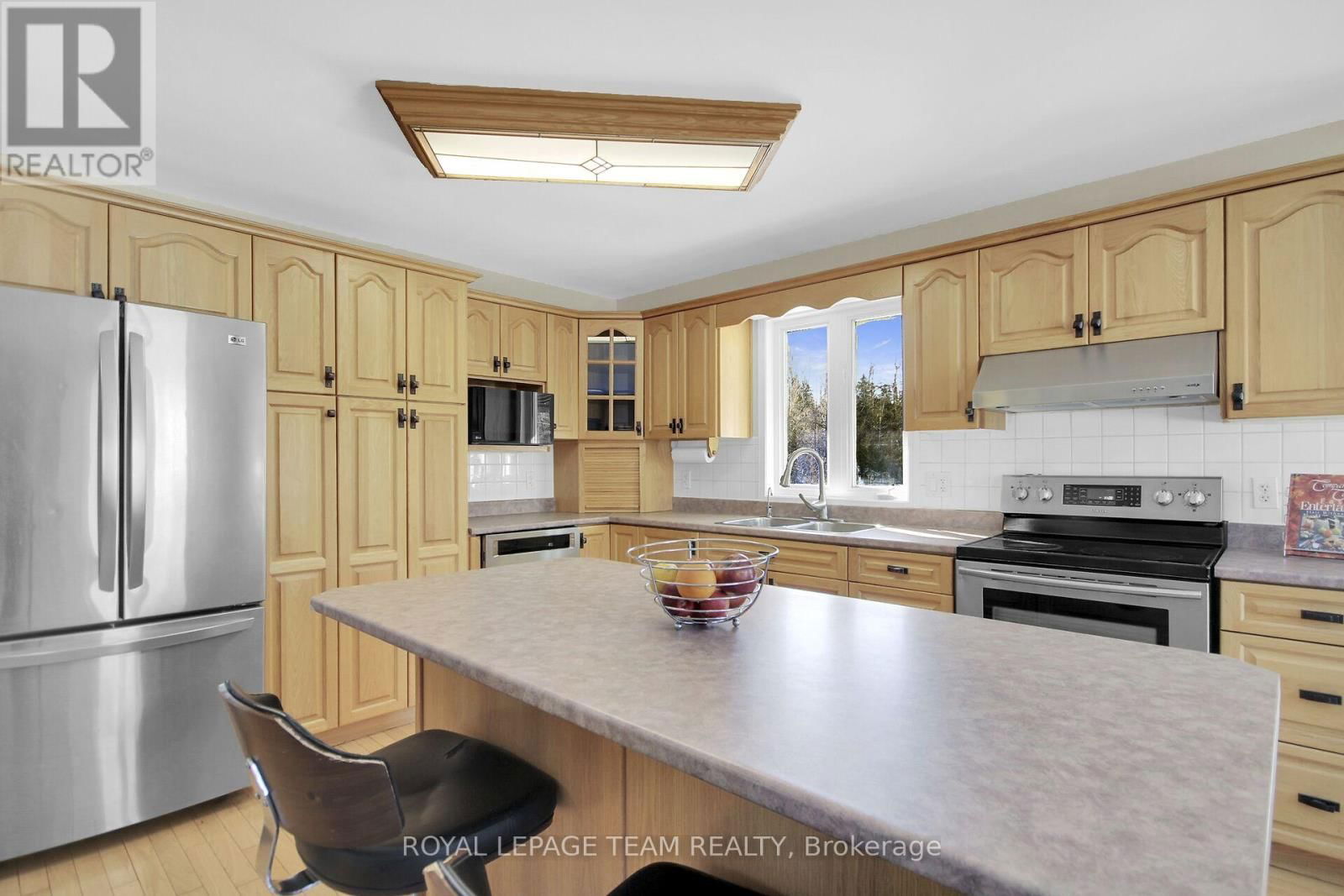 955 MACPHERSON ROAD Image 13