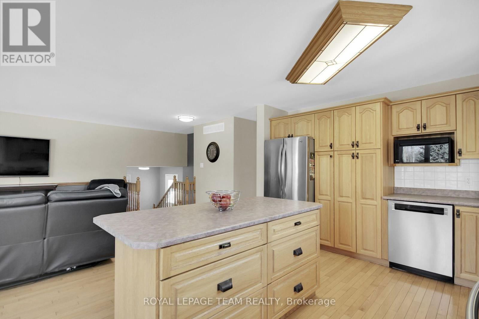 955 MACPHERSON ROAD Image 14