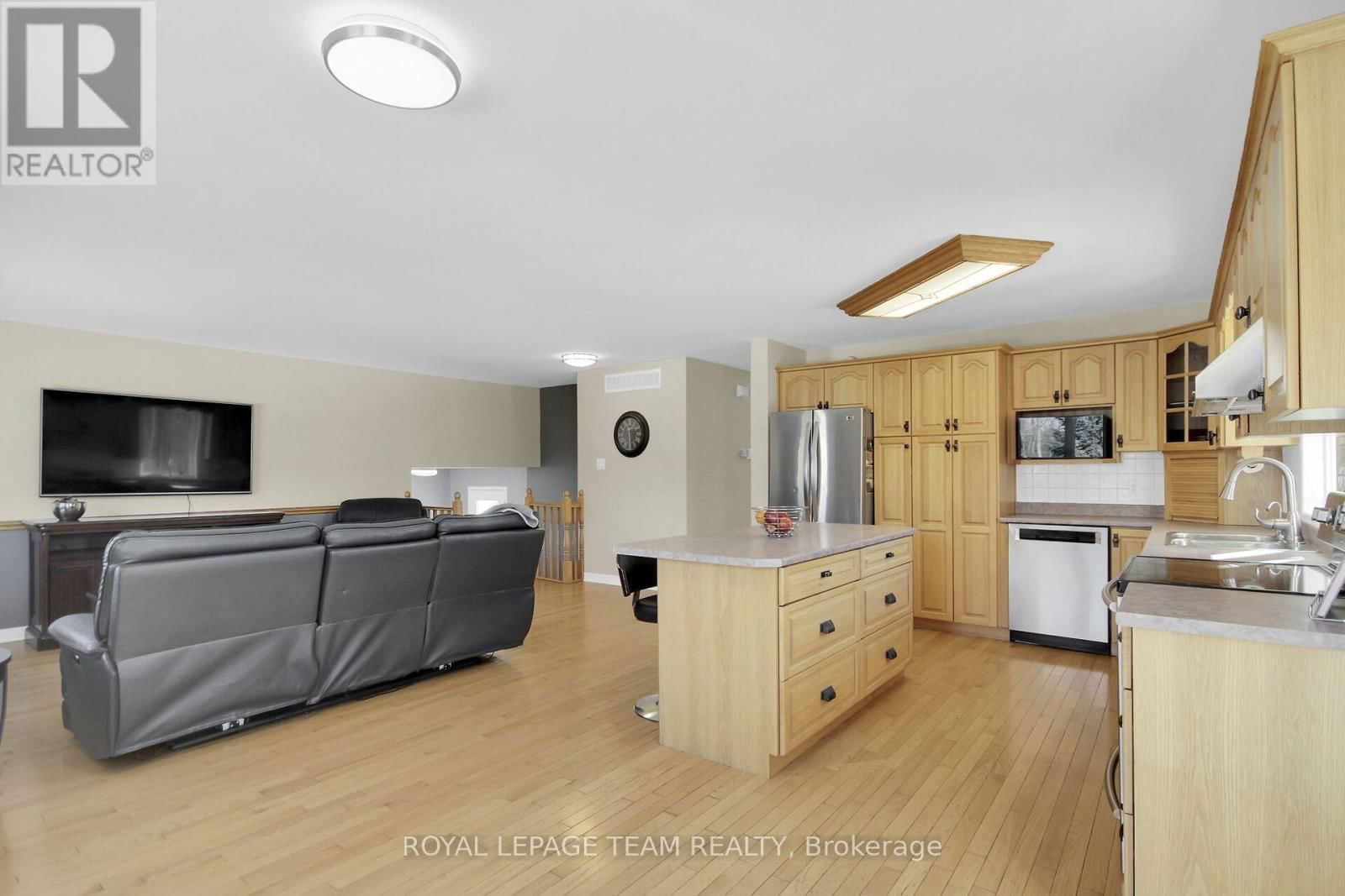955 MACPHERSON ROAD Image 15