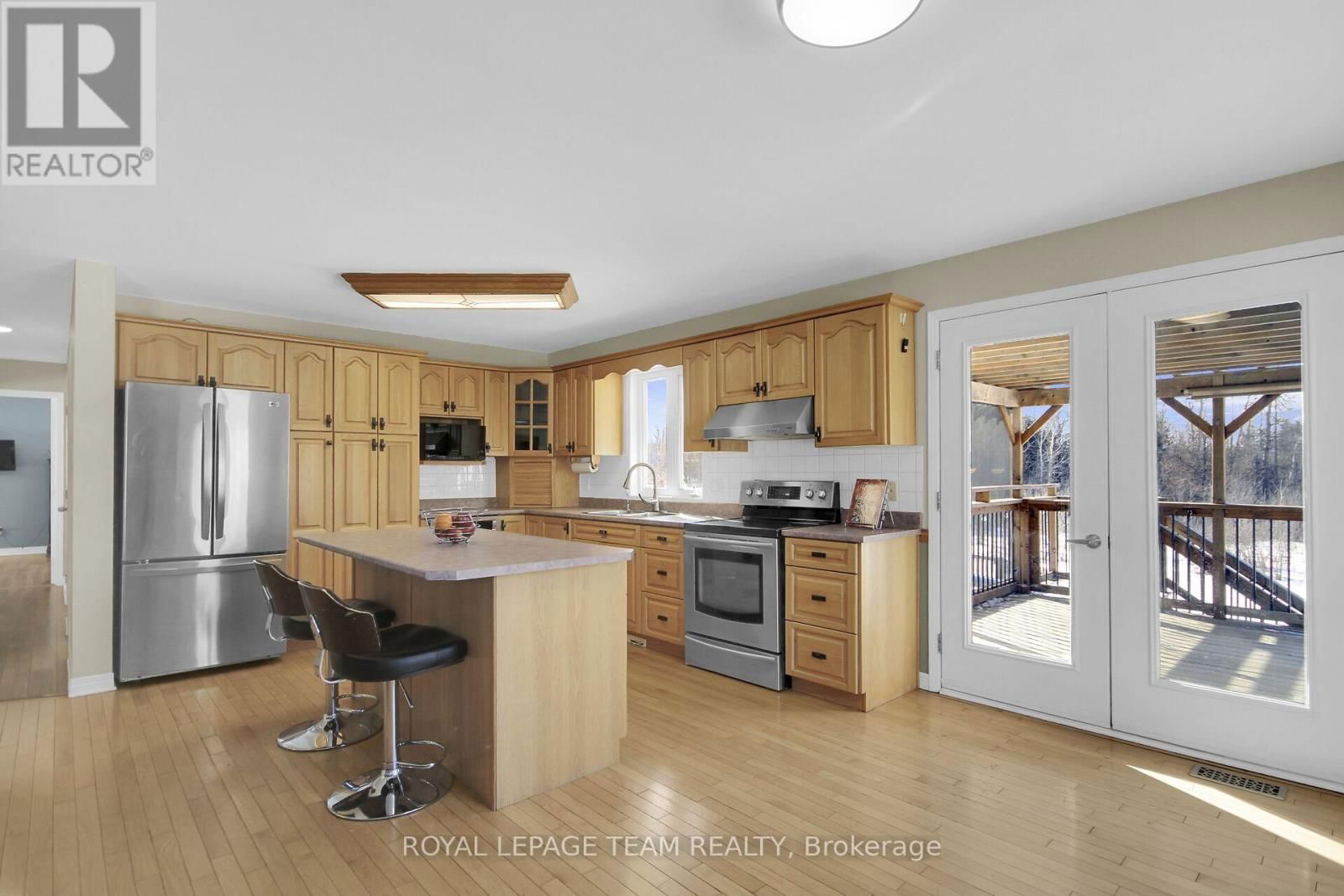 955 MACPHERSON ROAD Image 16