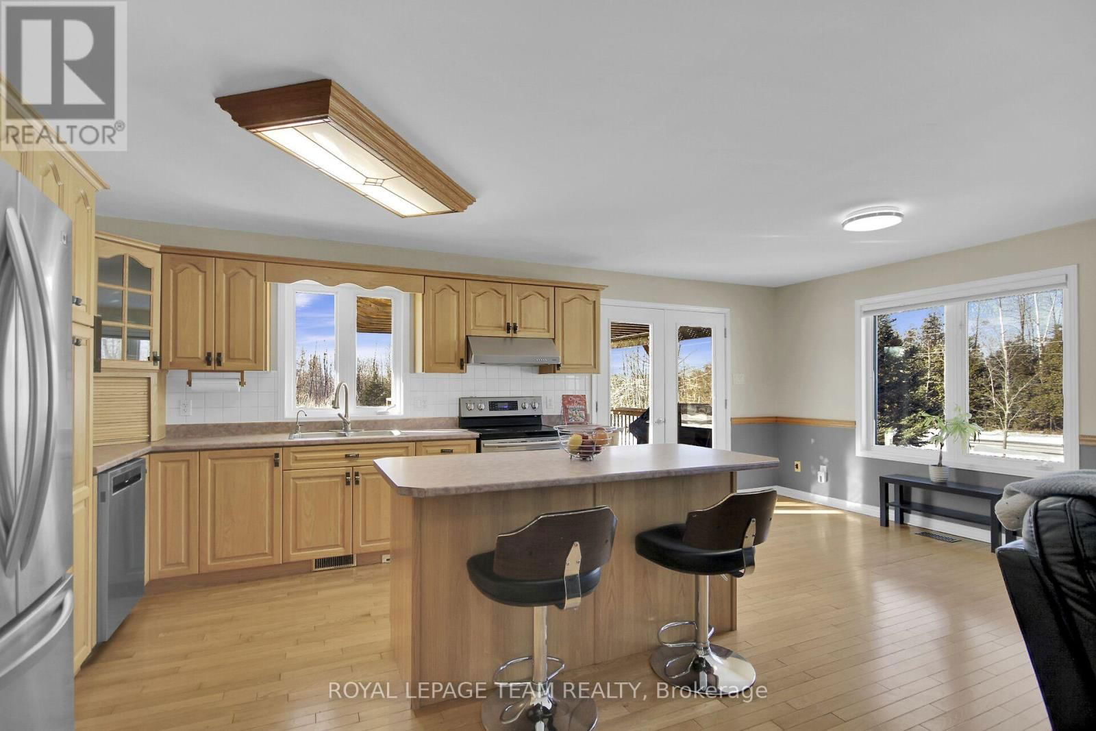 955 MACPHERSON ROAD Image 17