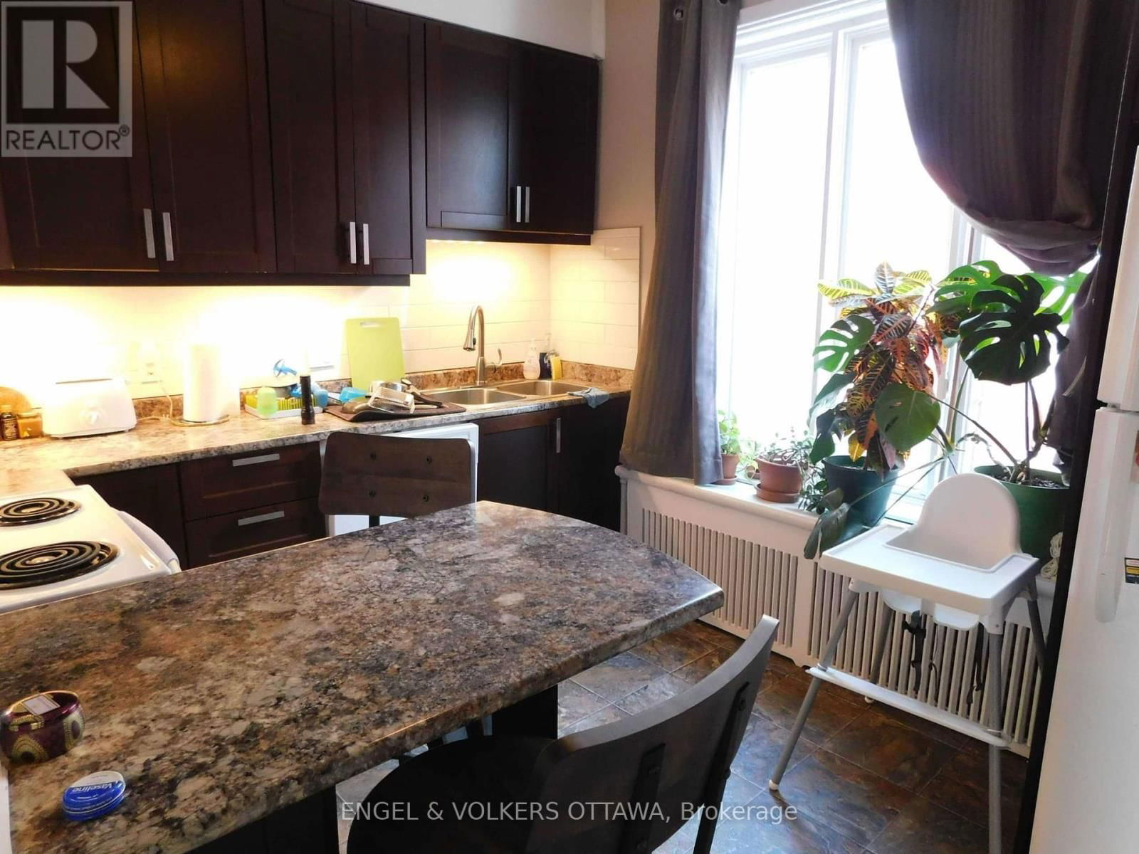 219 COBOURG STREET Image 5