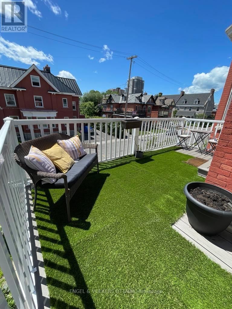 219 COBOURG STREET Image 9