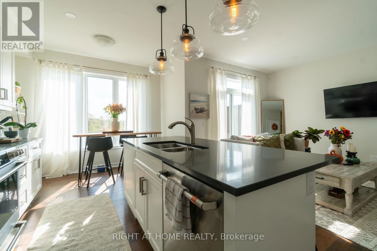 21 LAMB CRESCENT Image 12