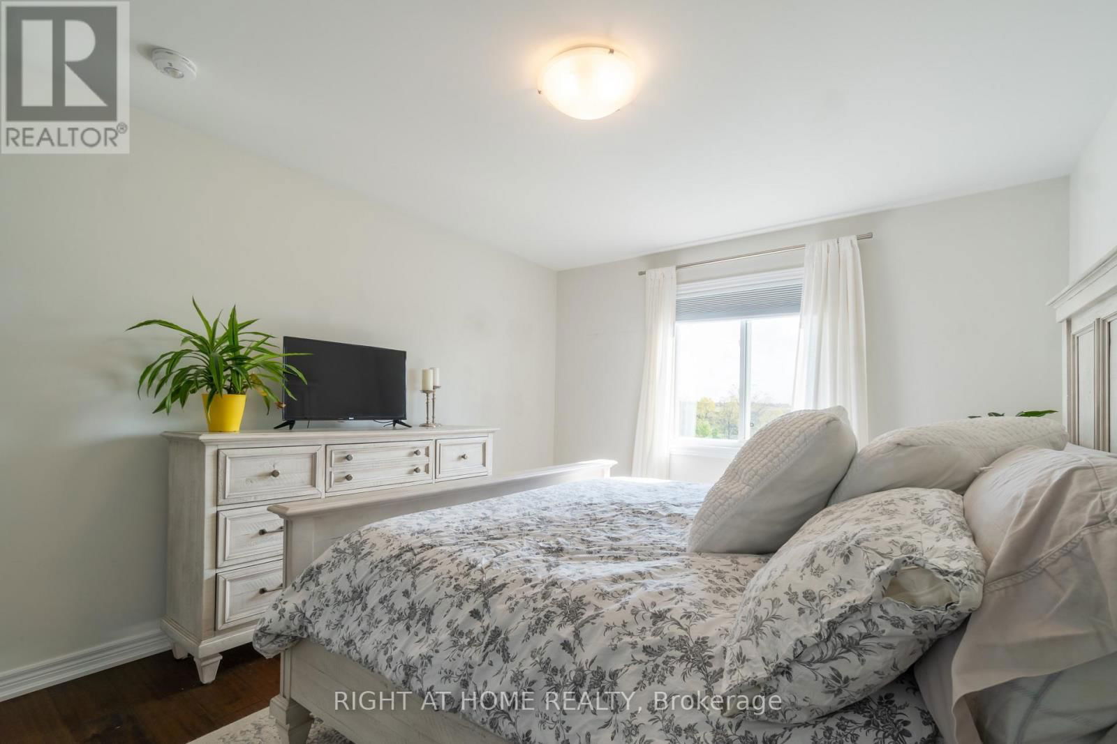 21 LAMB CRESCENT Image 16