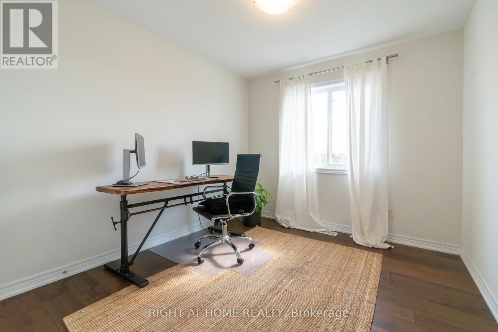 21 LAMB CRESCENT Image 20
