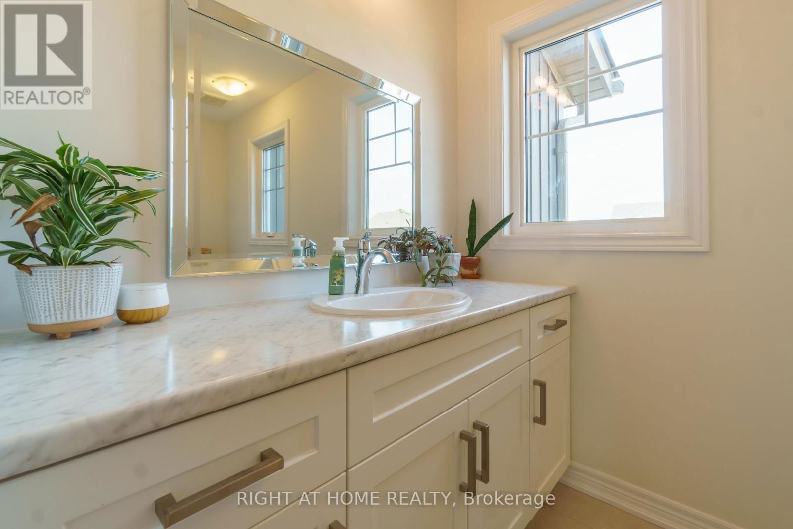 21 LAMB CRESCENT Image 22