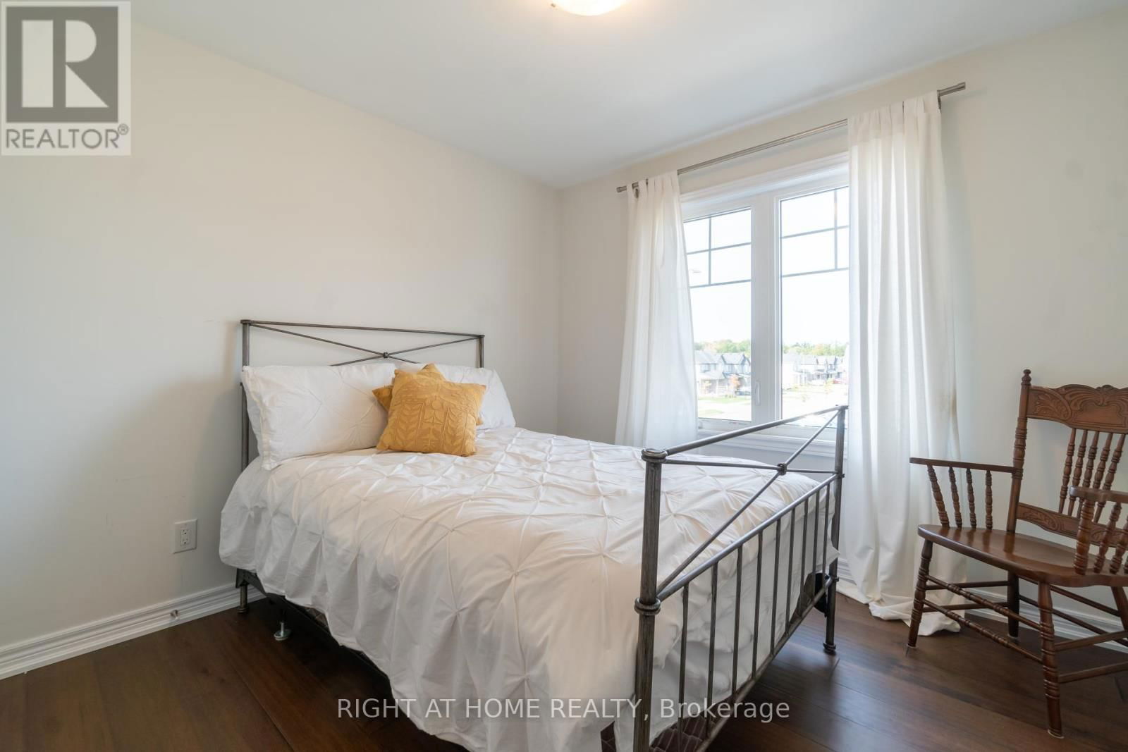 21 LAMB CRESCENT Image 25