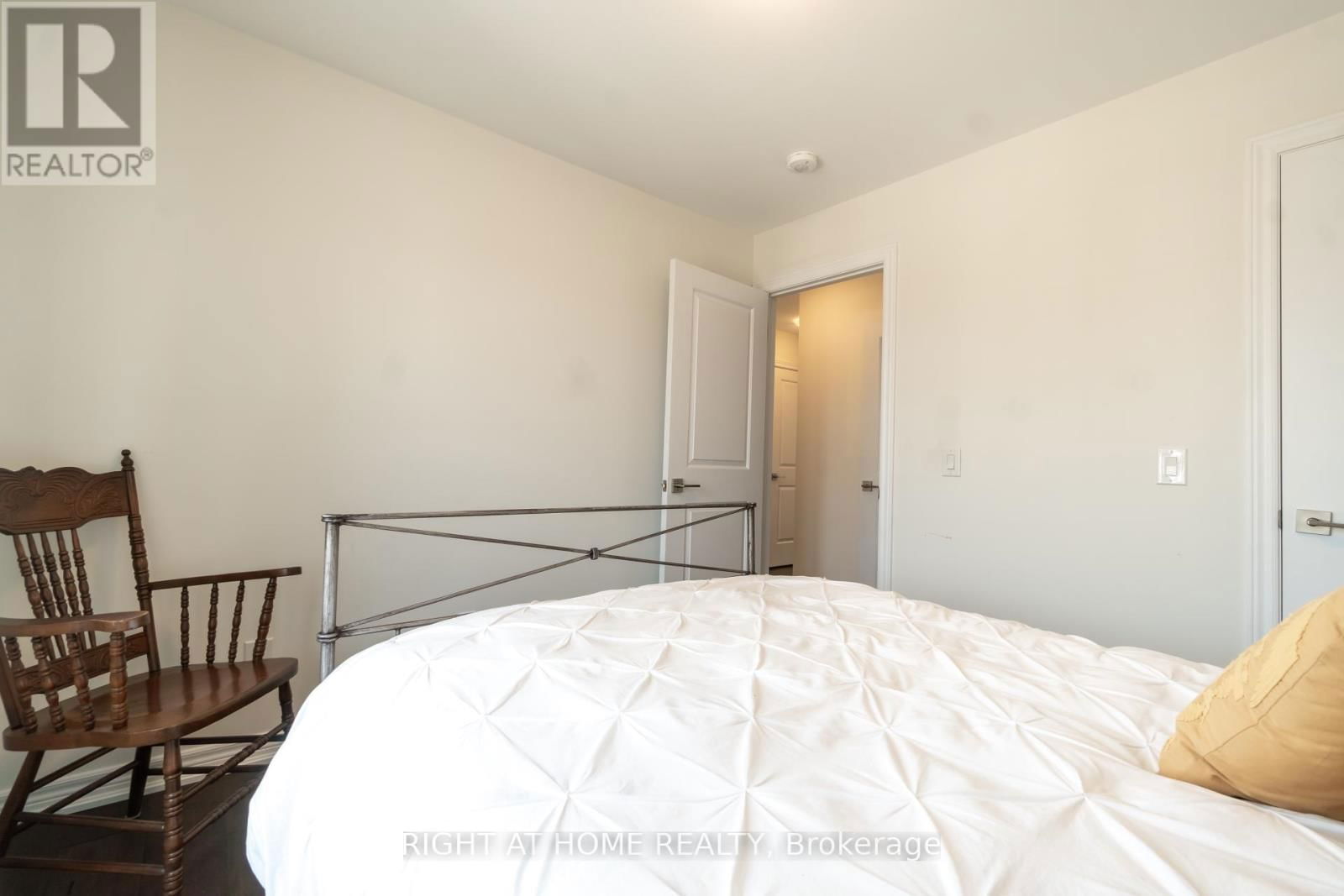21 LAMB CRESCENT Image 26