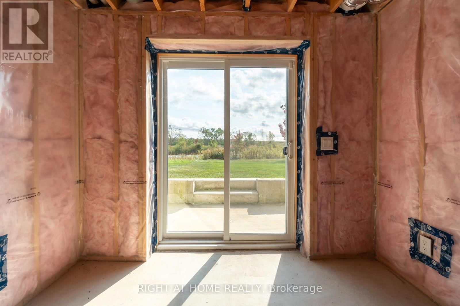 21 LAMB CRESCENT Image 30
