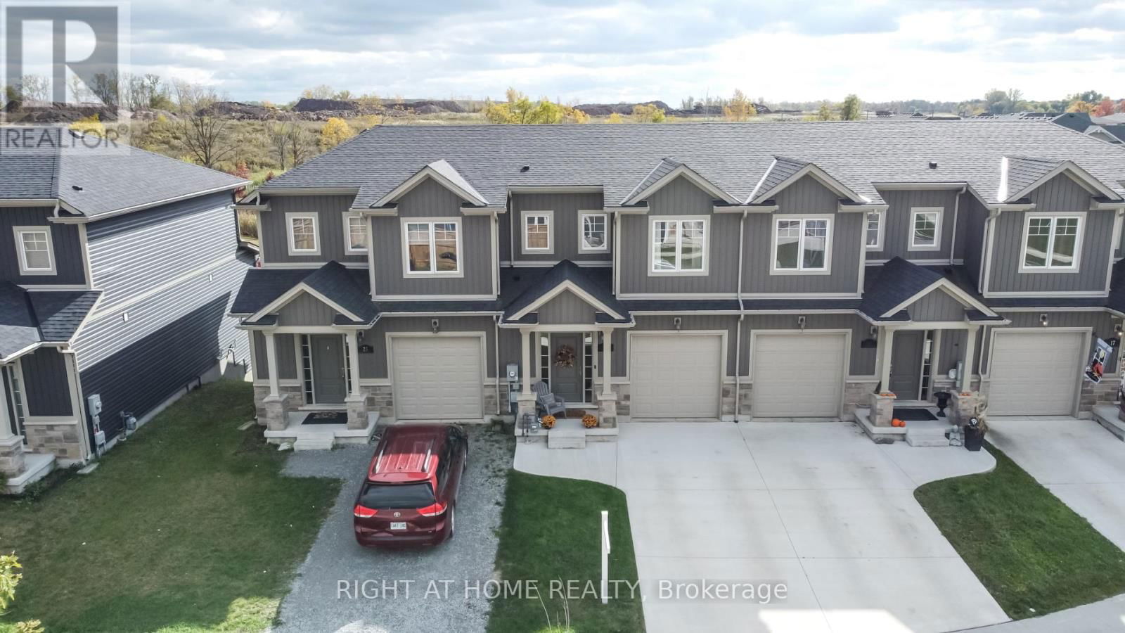 21 LAMB CRESCENT Image 32